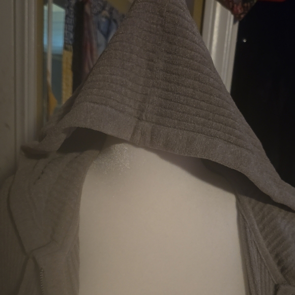 Barefoot Dreams Cozy Gray Cardigan - Picture 6 of 9